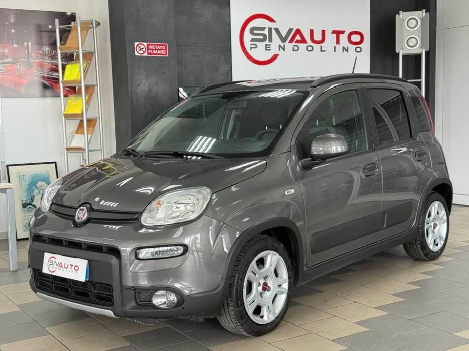 Fiat Panda 1.0 FireFly S&S Hybrid City Life con comandi al volante