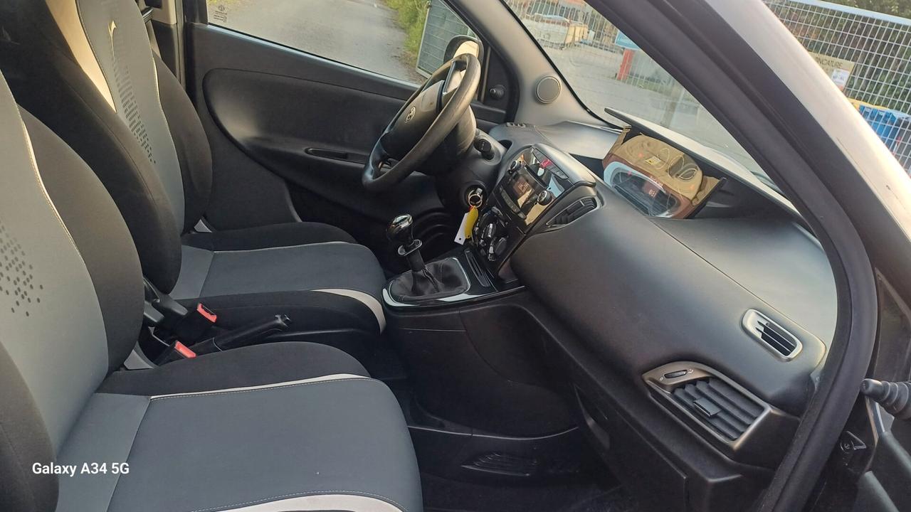 Lancia Ypsilon 1.2 69 CV 5 porte Gold