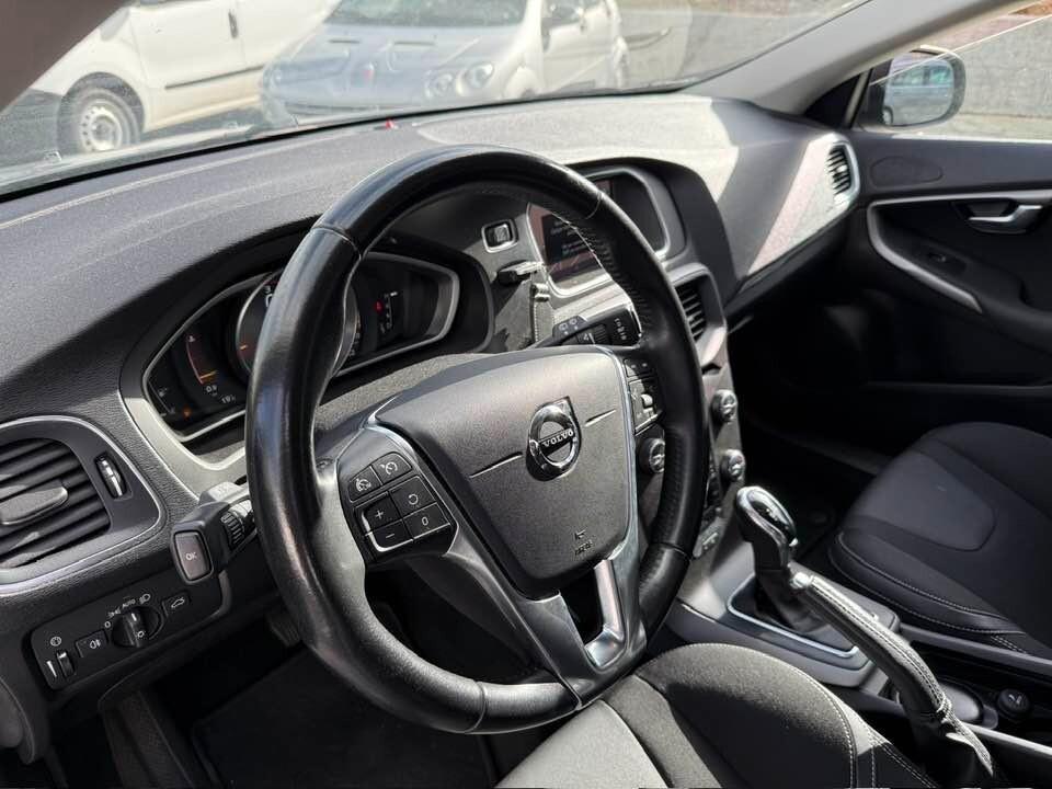 Volvo V40 D2 Geartronic Business Plus