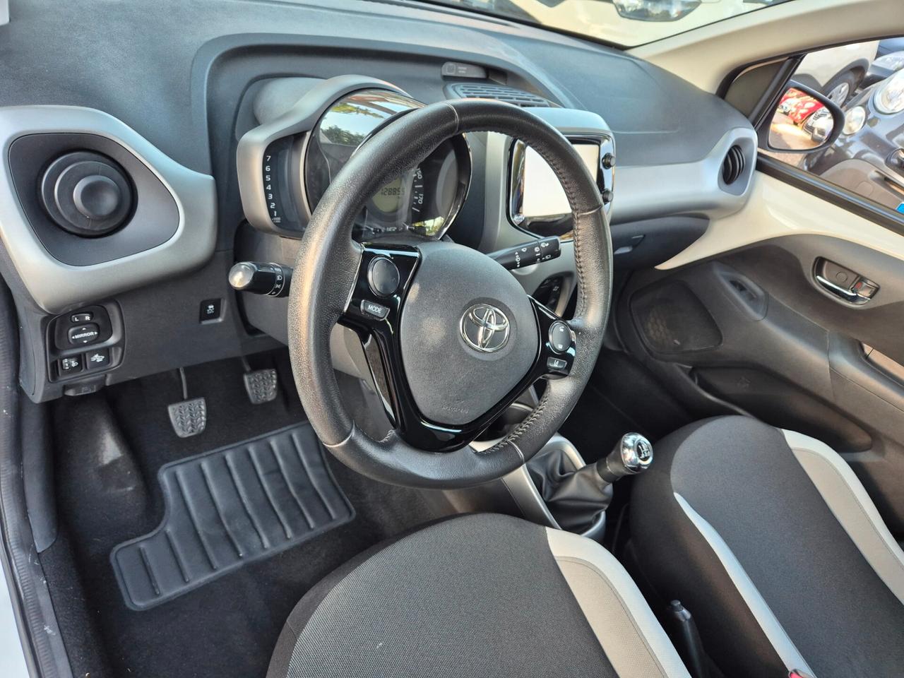 Toyota Aygo 1.0 VVT-i 69 CV 5 porte x-wave MMT