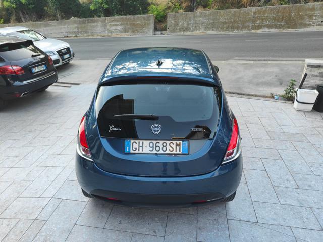 LANCIA Ypsilon 1.0 FireFly 5 porte S&S Hybrid Ecochic Silver