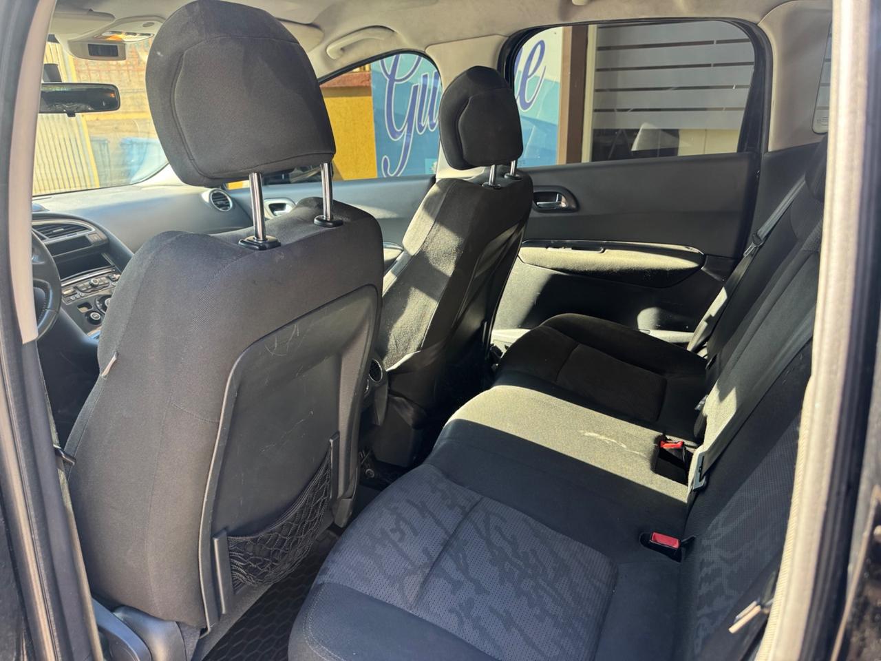 Peugeot 3008 1.6 HDi 110CV cambio robotizzato Premium