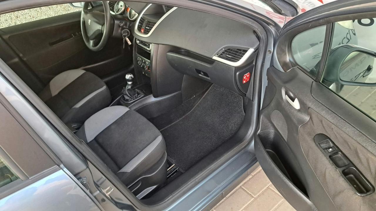 Peugeot 207 1.4 8V 75CV 5p. X Line