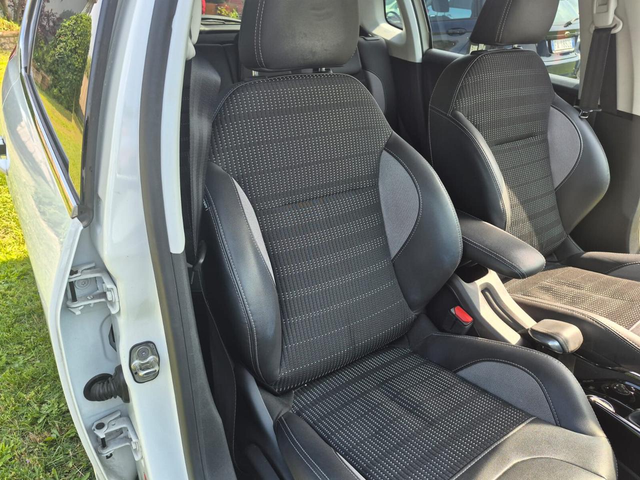 Peugeot 2008 120cv Outdor Adatta Neopatentati