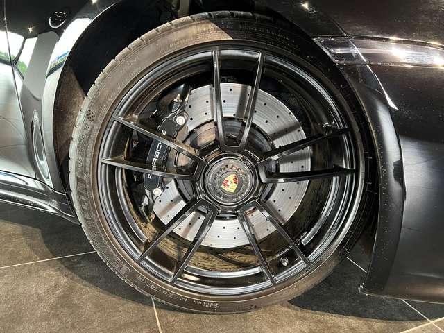 Porsche 992 911 Cabrio 3.0 Carrera 4 GTS auto