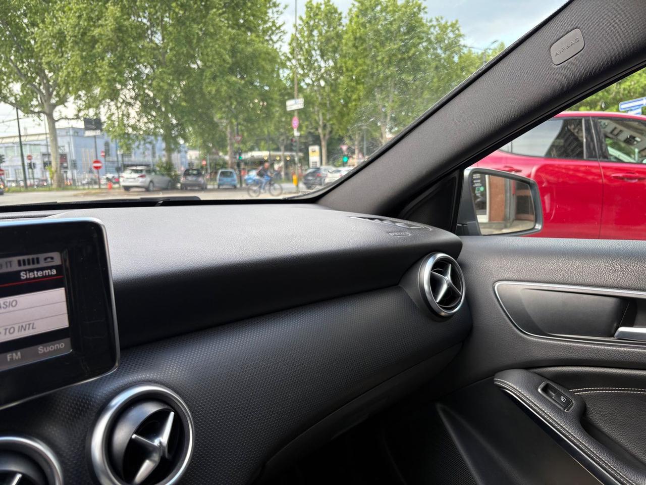 Mercedes-Benz A 200 CDI BlueEFFICIENCY Sport #5435