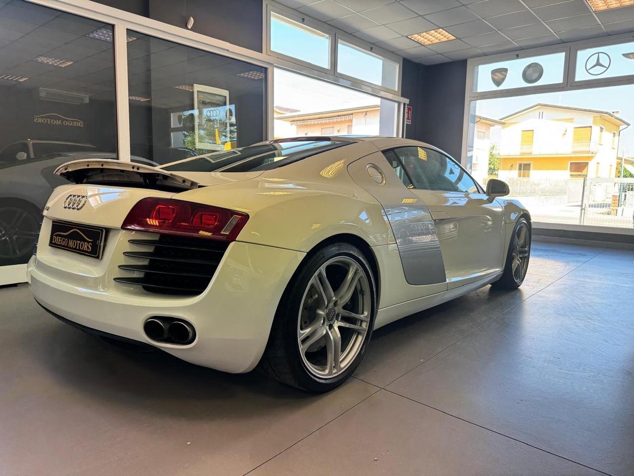 Audi R8 4.2 V8 FSI quattro R tronic