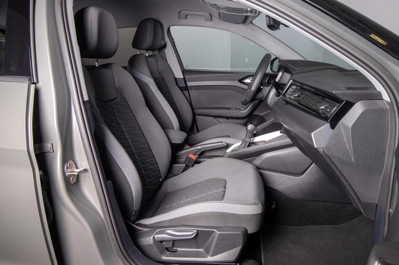 Audi A1 Sportback 30 Tfsi S Line S-tronic Black Identity