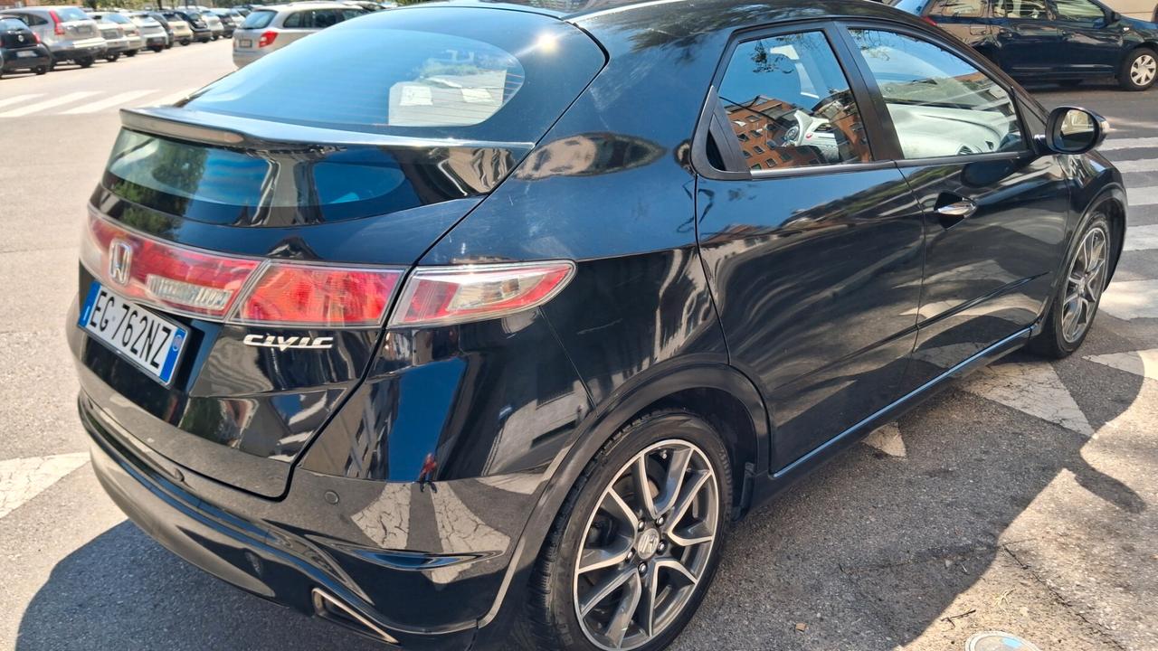 Honda Civic 1.8 i-VTEC 5p. Exclusive LH i-P