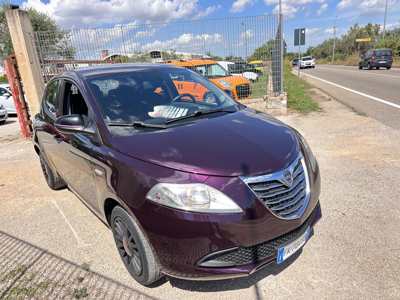Lancia Ypsilon 1.3 95 cv elefantino viola-Mod.2014