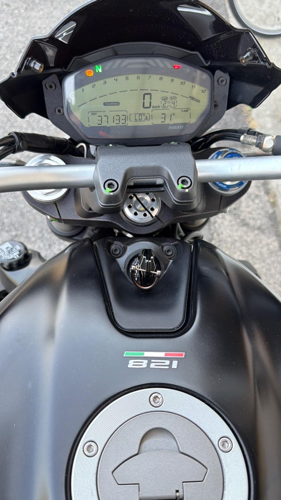 Ducati Monster 821 Dark Edition
