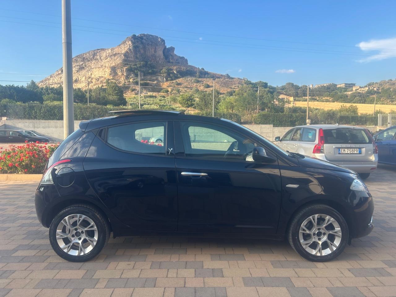 Lancia Ypsilon 1.2 69 CV 5 porte Platinum