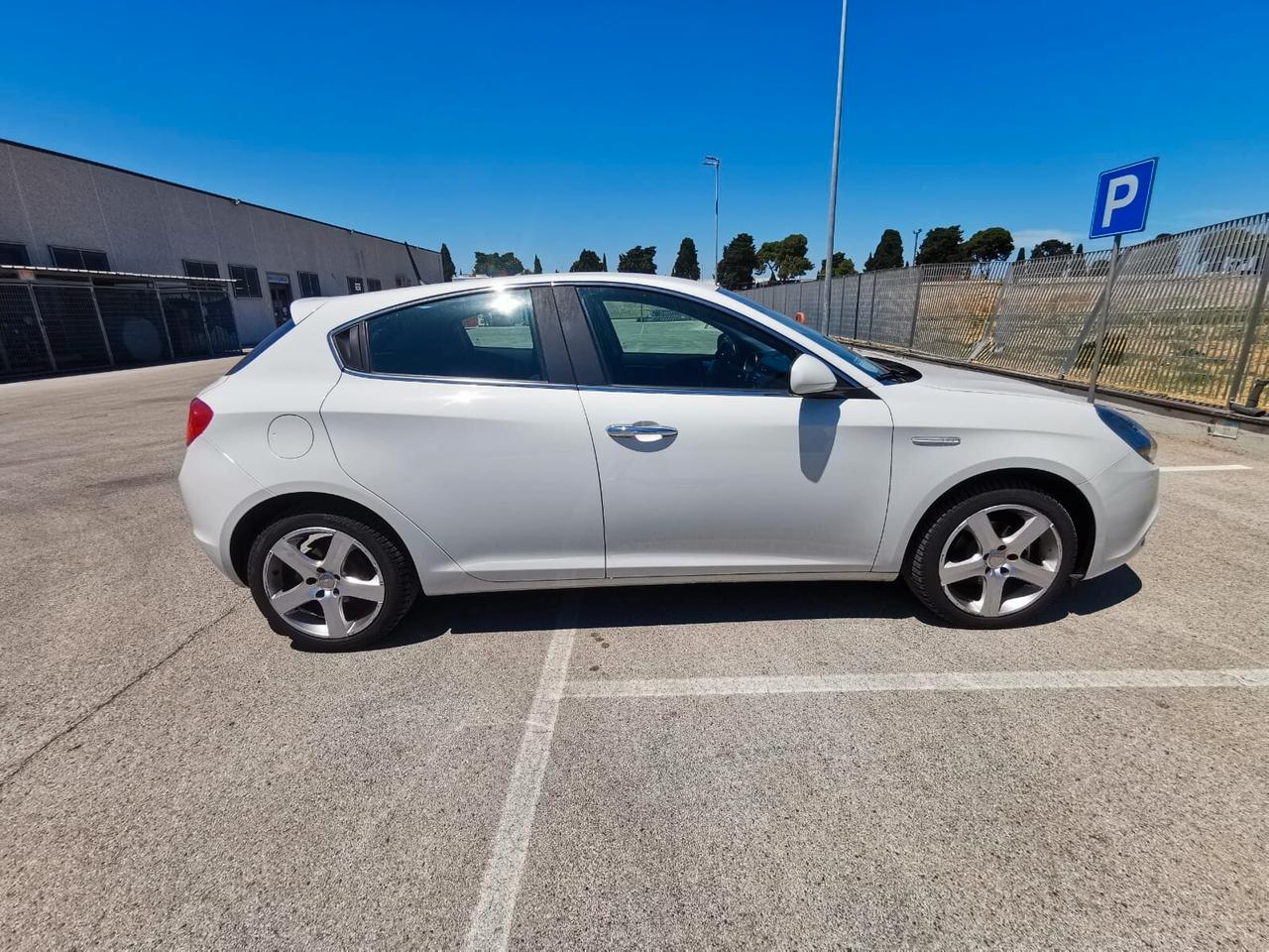 Alfa Romeo Giulietta 1.6 JTDm-2 105 CV Distinctive