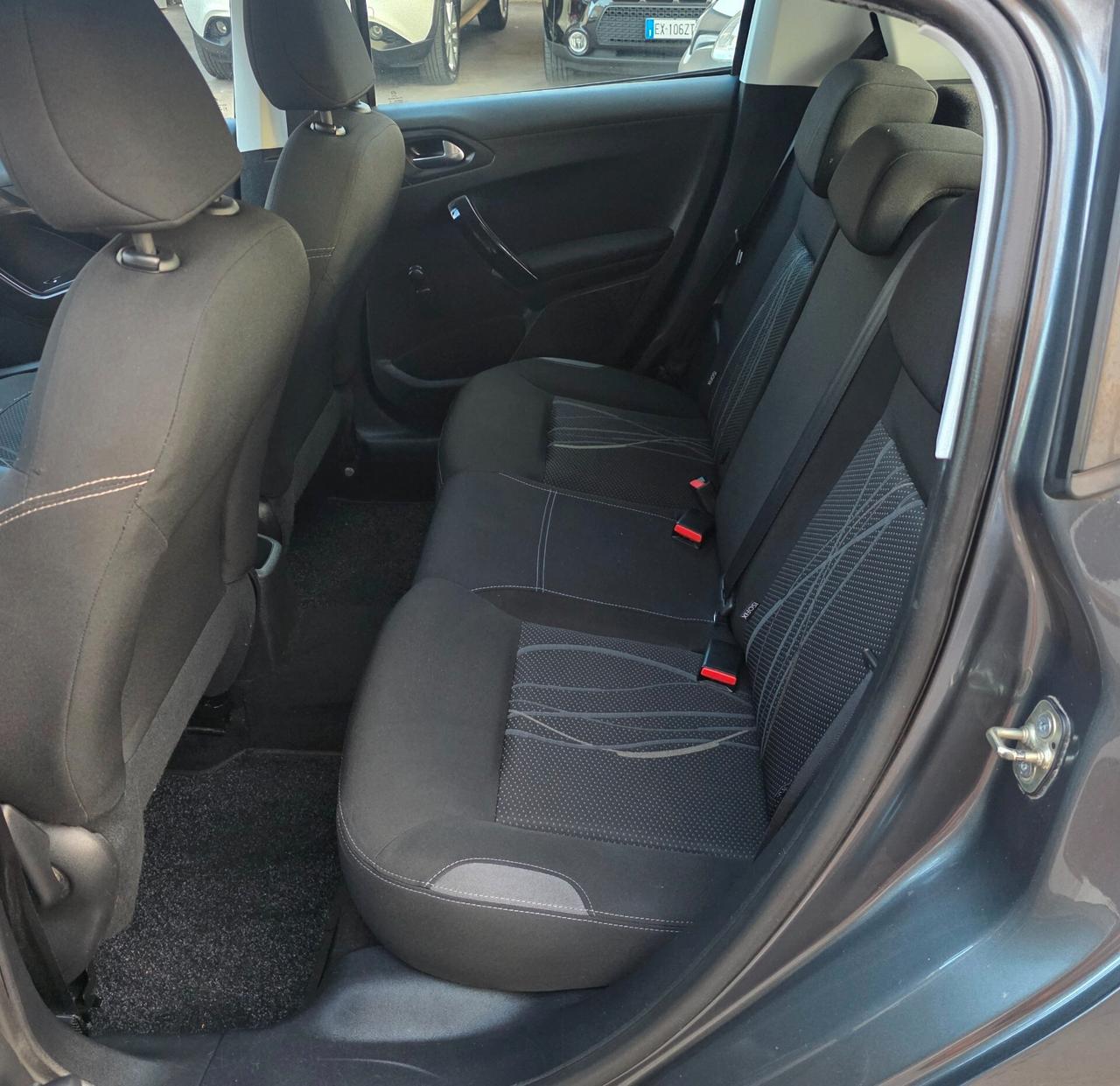 Peugeot 208 1.4 HDi 68 CV 5 porte Active 2014