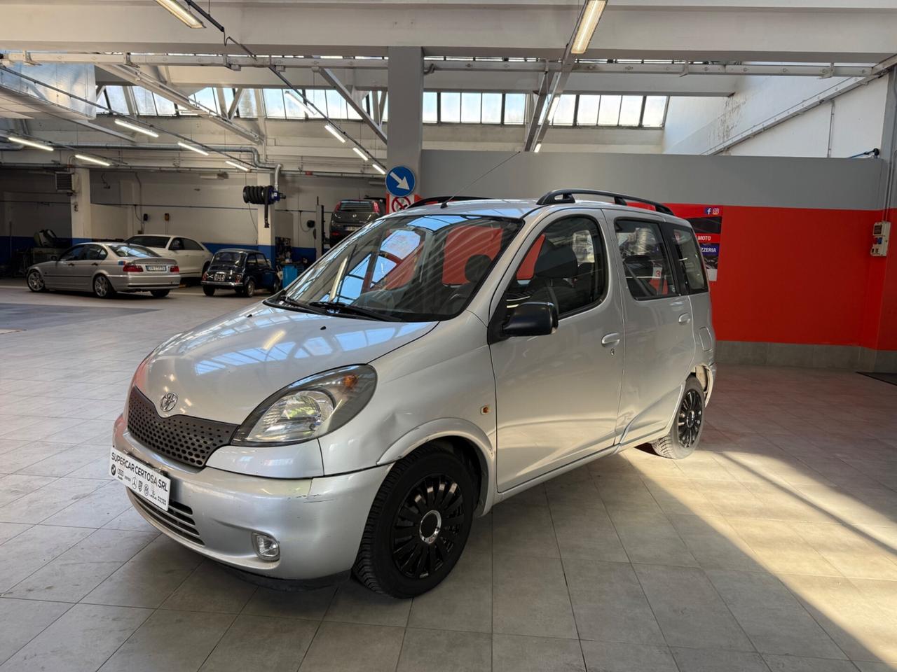 Toyota Yaris verso 1.0i cabio automatico