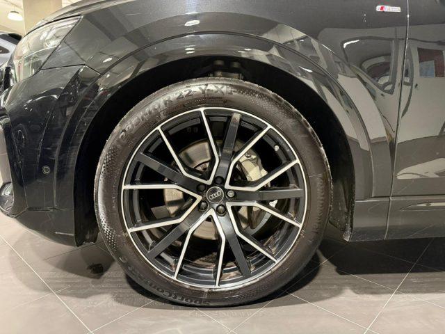 AUDI Q8 50 TDI 286 CV quattro S line edition Black Pack