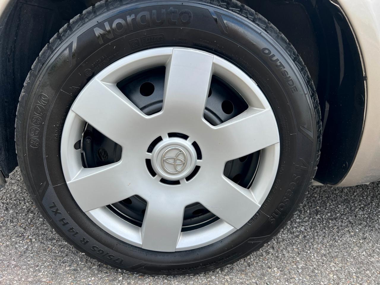 Toyota Yaris 1.0i 16V cat 3 porte Euro 4 adatta a neopatentati