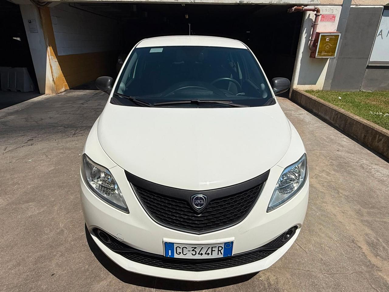 Lancia Ypsilon 1.0 FireFly Hybrid Ecochic Silver