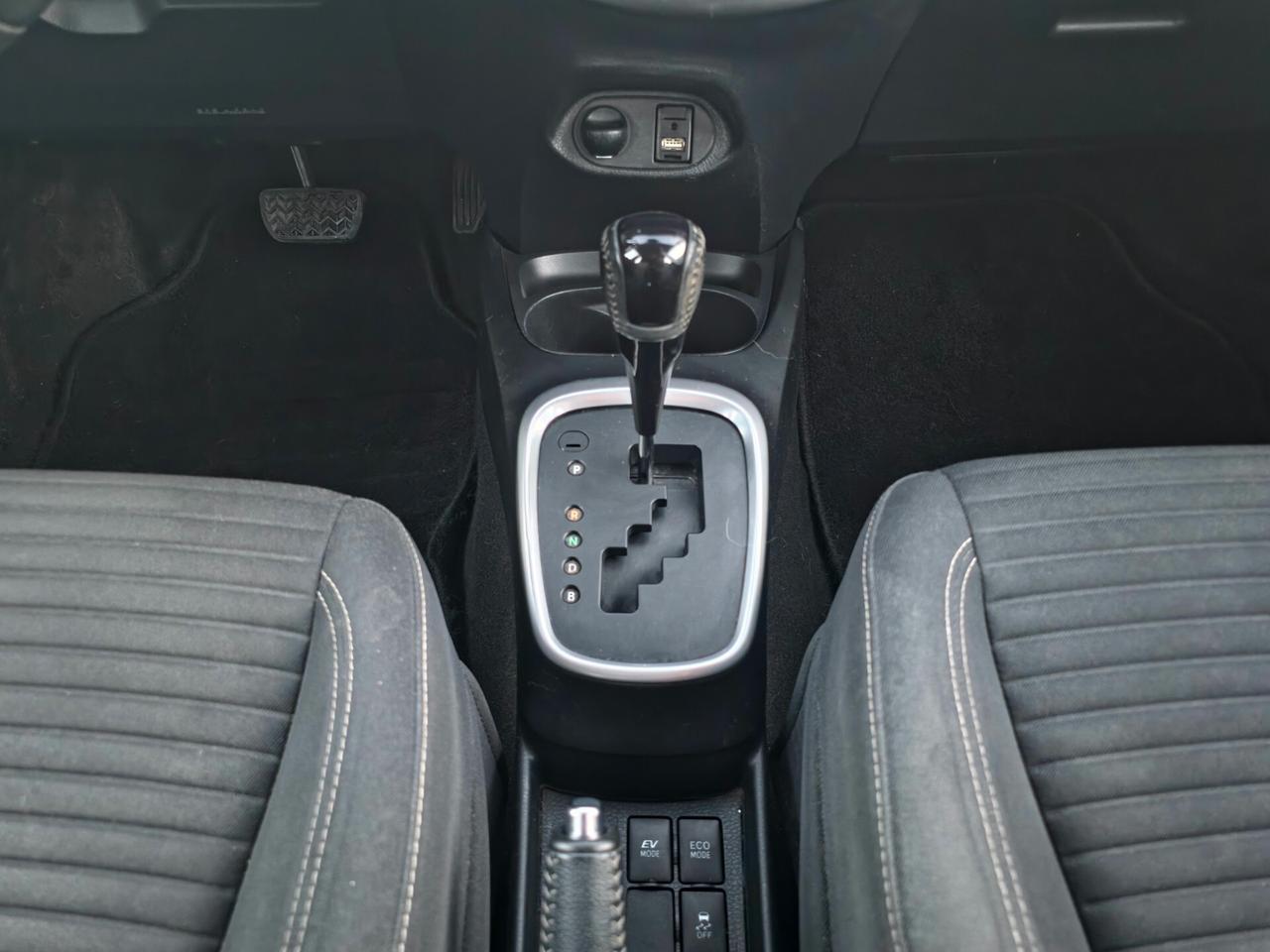 Toyota Yaris 1.5 Hybrid 5 porte Business 2017-E6B Automatico NEO