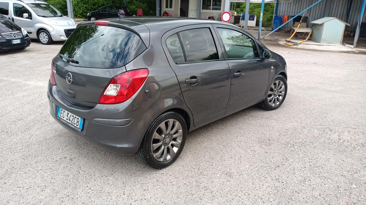 Opel Corsa 1.2 benzina GPL anno 2010 chilometri 170.000