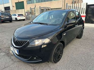 Lancia Ypsilon 1.0 FireFly 5 porte S&S Hybrid Silver