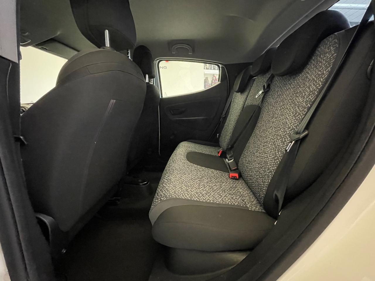 Lancia Ypsilon 1.0 FireFly 5 porte S&S Hybrid Ecochic Silver