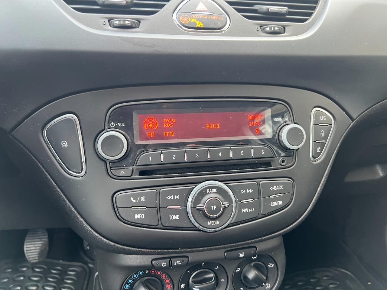 Opel Corsa 1.4 90CV GPL Tech 5 porte