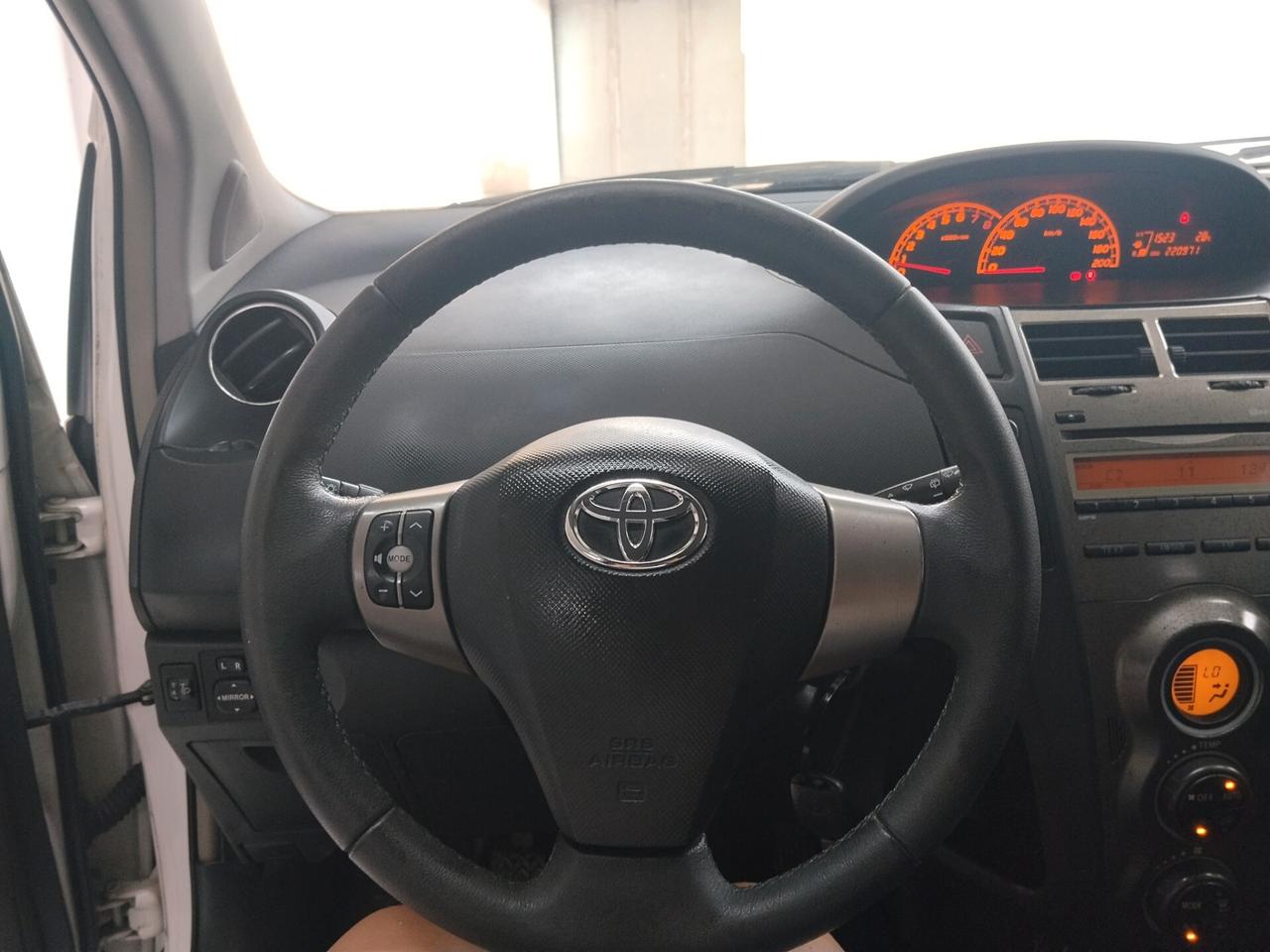 Toyota Yaris 1.0 benzina 2010 CON GARANZIA