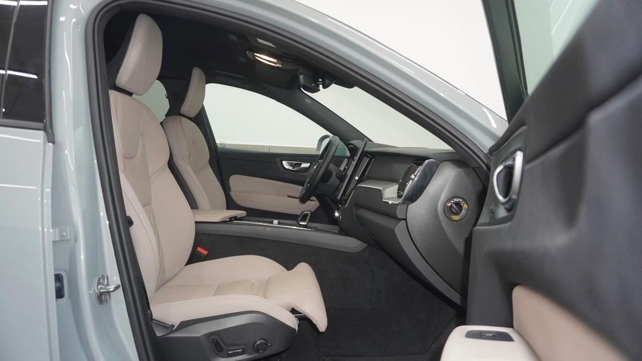Volvo XC60 B5 Core AWD NewMod PilotAssist