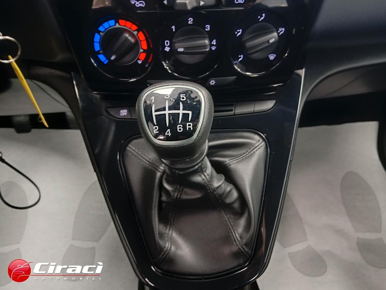 Lancia Ypsilon 1.0 5 p Hybrid Platino