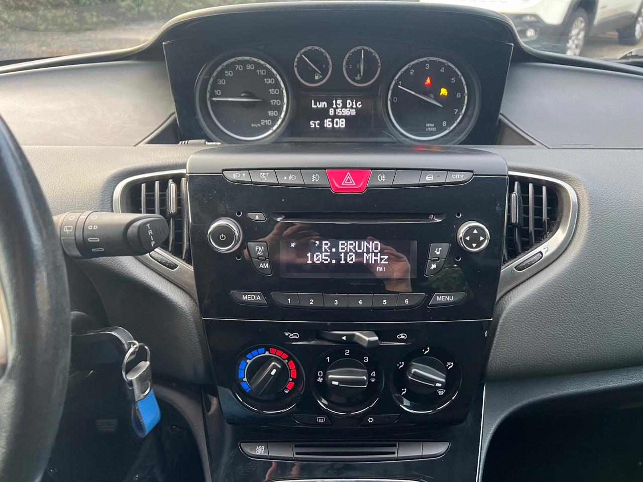 Lancia Ypsilon 1.2 69 CV 5 porte S Momodesign*NEOPATENTATI