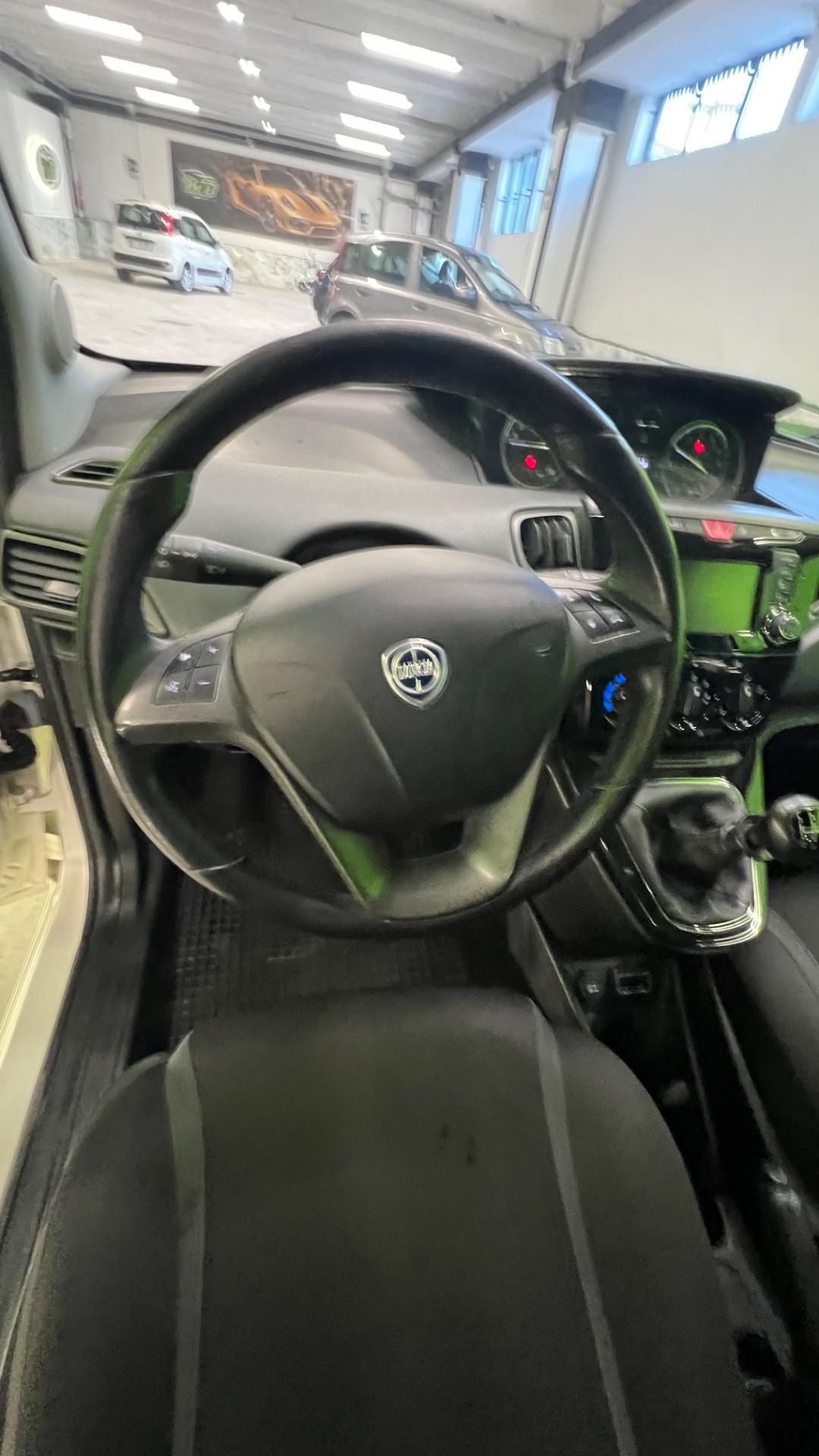 Lancia Ypsilon 1.2 69 CV 5 porte Platinum