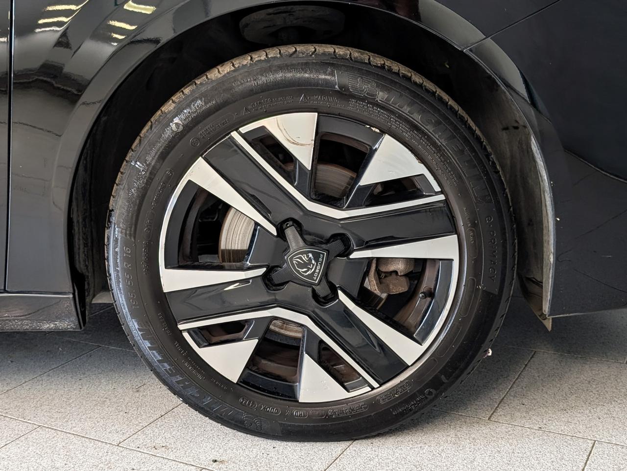 Peugeot 208 ii 1.2 puretech 100cv Allure