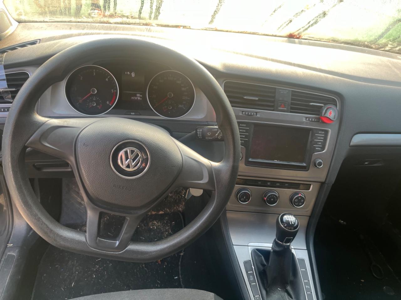 Volkswagen Golf 1.6 TDI 90 CV 2015 sinistrata