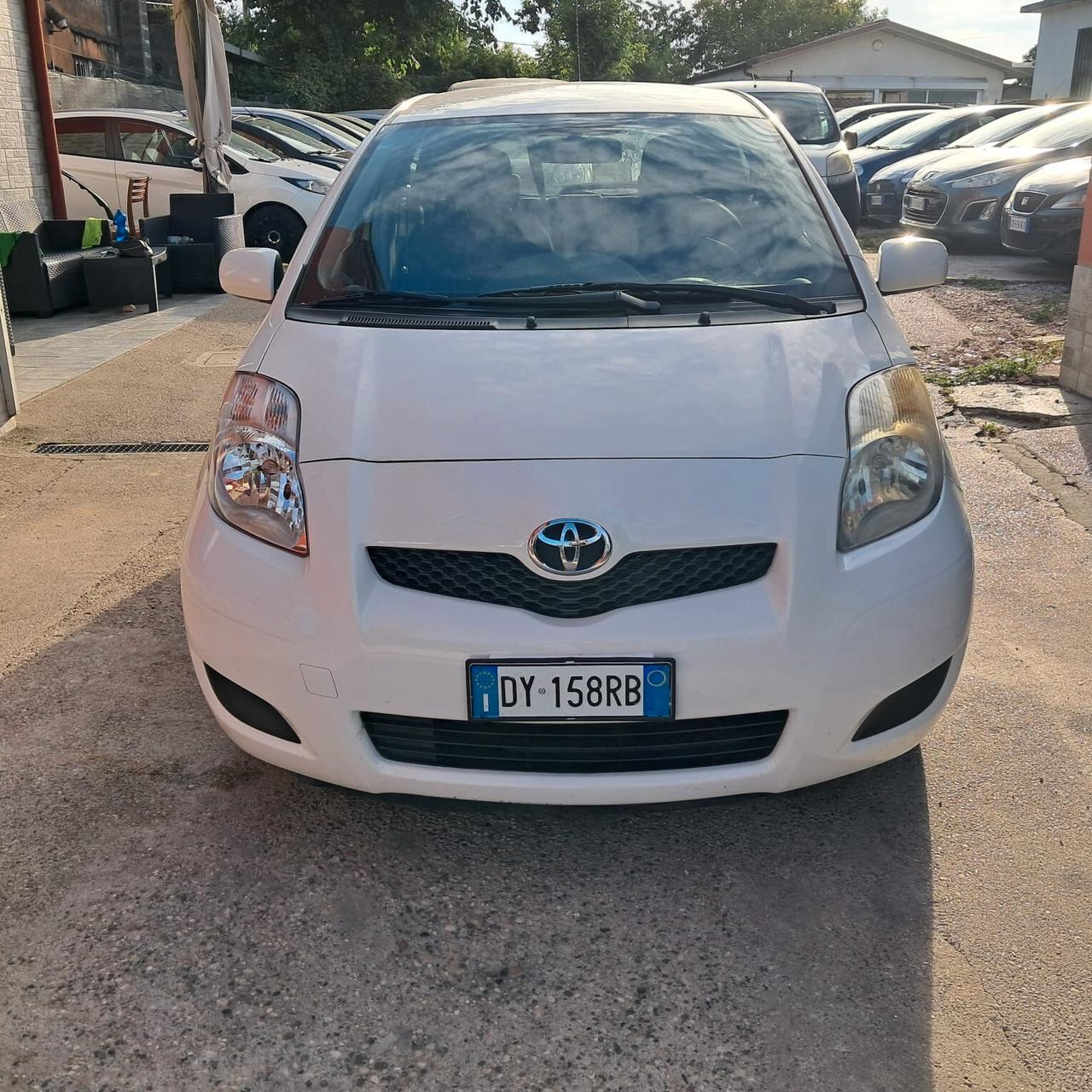Toyota Yaris 1.0 benz 5 porte Luxury pack neopatentati