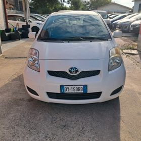 Toyota Yaris 1.0 benz 5 porte Luxury pack neopatentati