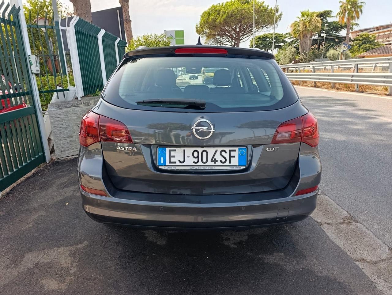 Opel Astra 1.7 CDTI Sports Tourer Cosmo 2011