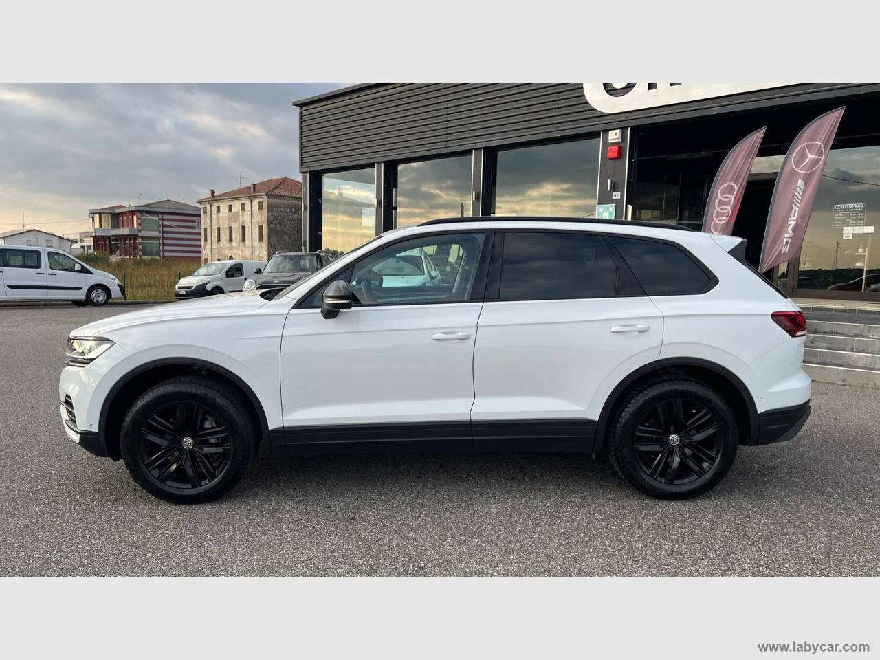 VOLKSWAGEN Touareg 3.0 TDI Black Style I.V.A. ESPOSTA