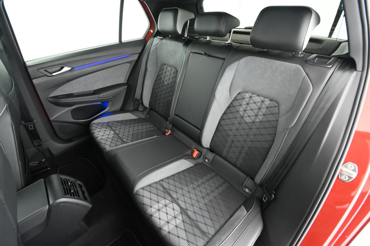 Volkswagen Golf 1.5 eTSI 130 CV EVO ACT DSG R-Line