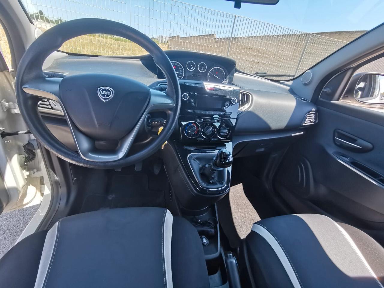 Lancia Ypsilon 1.2 69 CV 5P. GPL Ecochic Silver