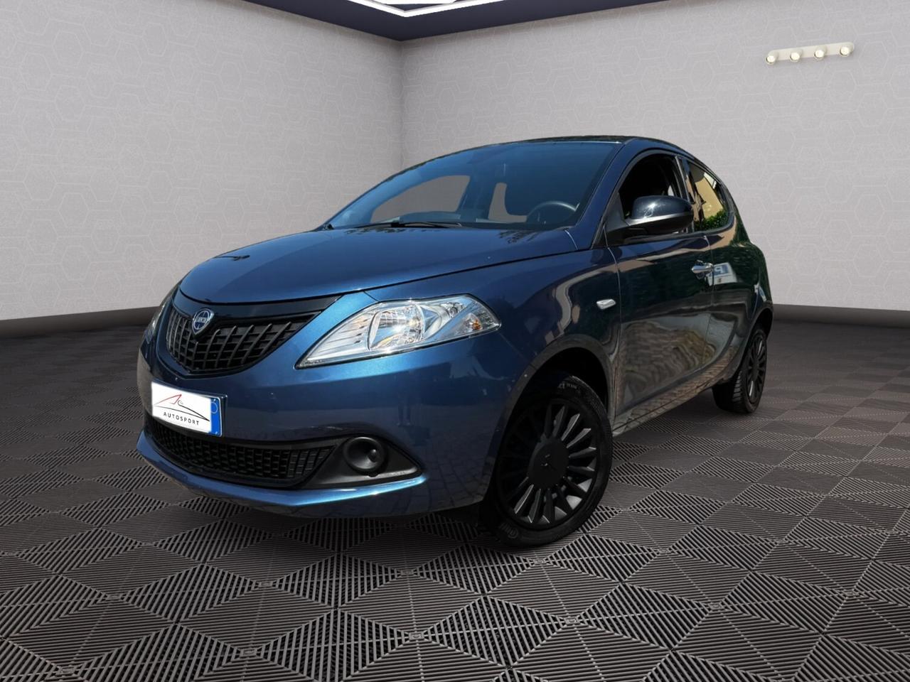 Lancia Ypsilon HYBRID Silver 2023