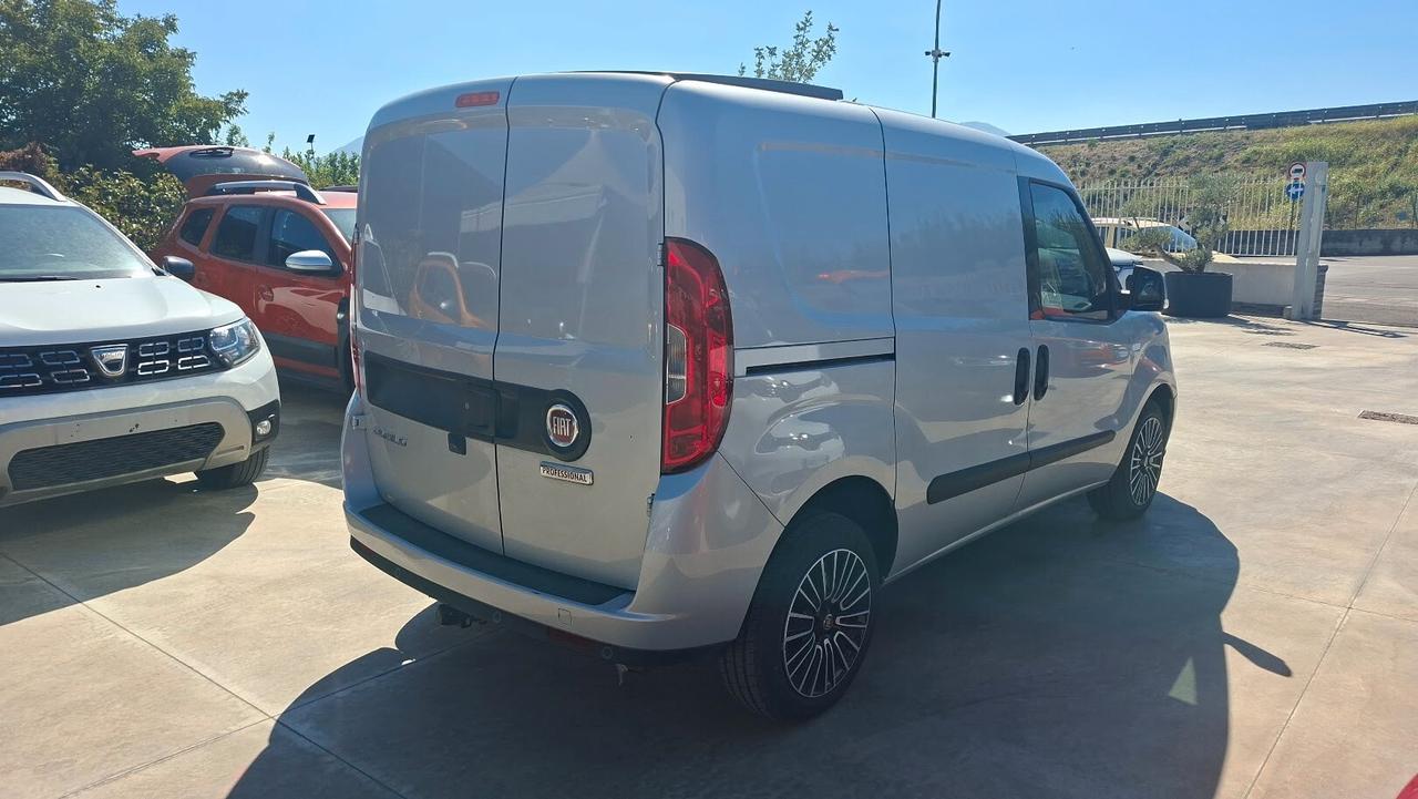 Fiat Doblò Cargo 1.6 MJT con tetto apribile posteriore