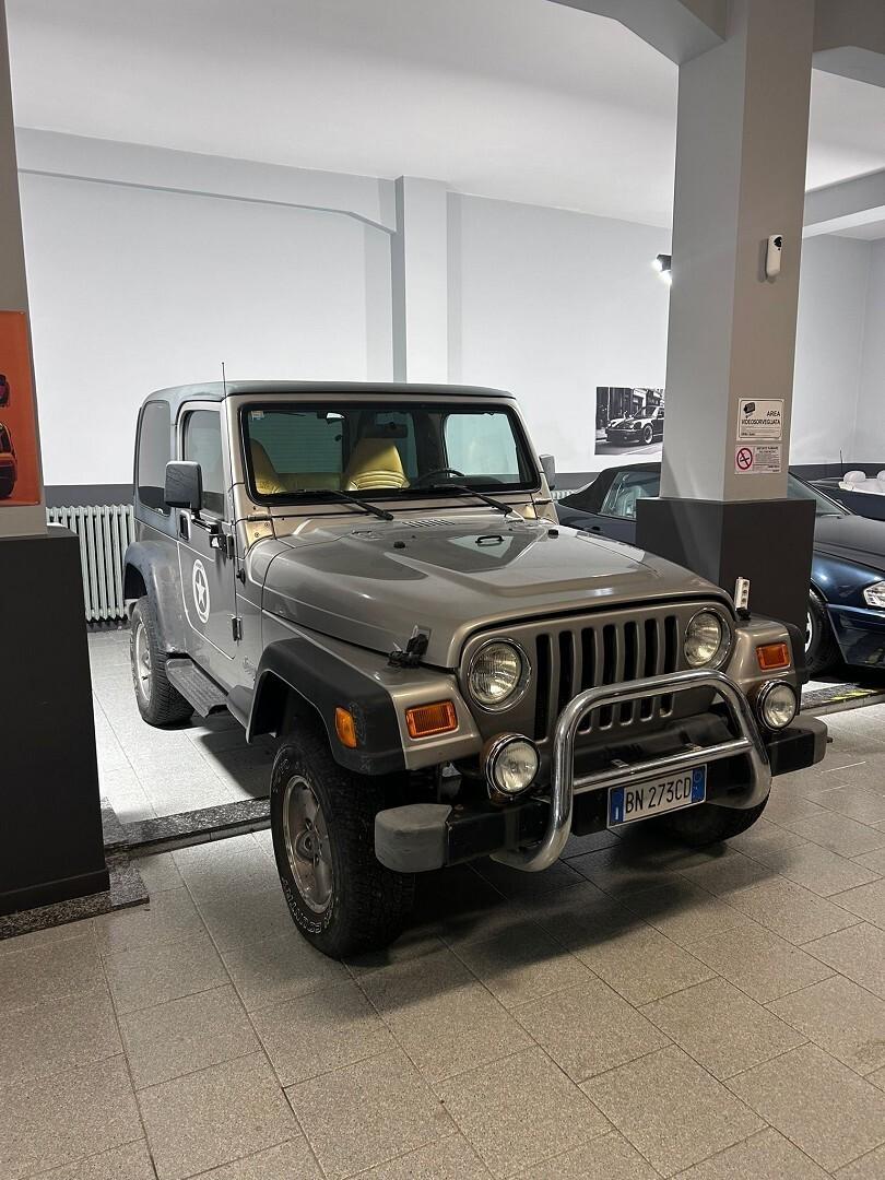 Jeep Wrangler con gancio traino omologato