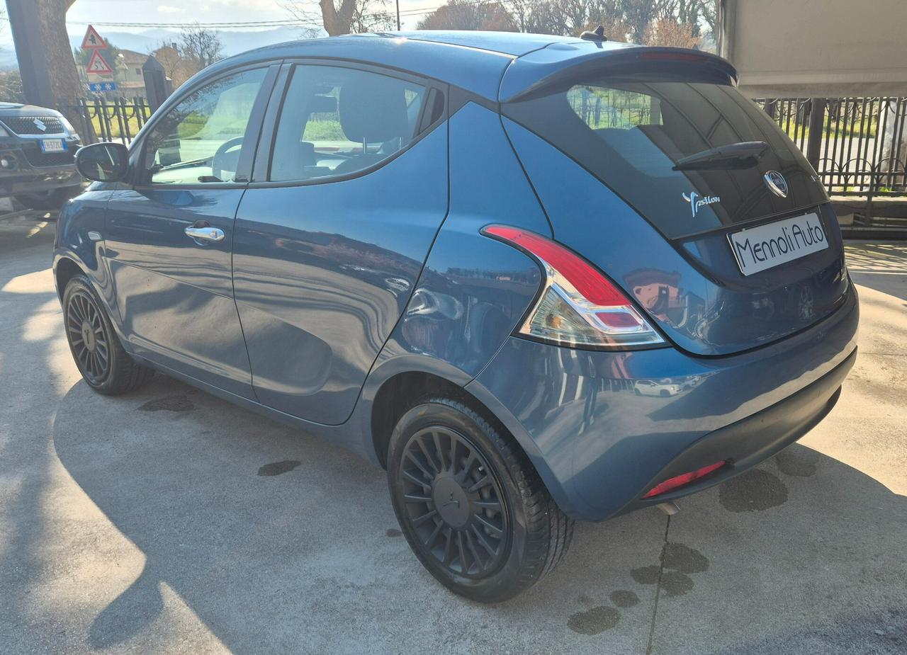 Lancia Ypsilon 1.0 FireFly 5 porte S&S Hybrid Silver