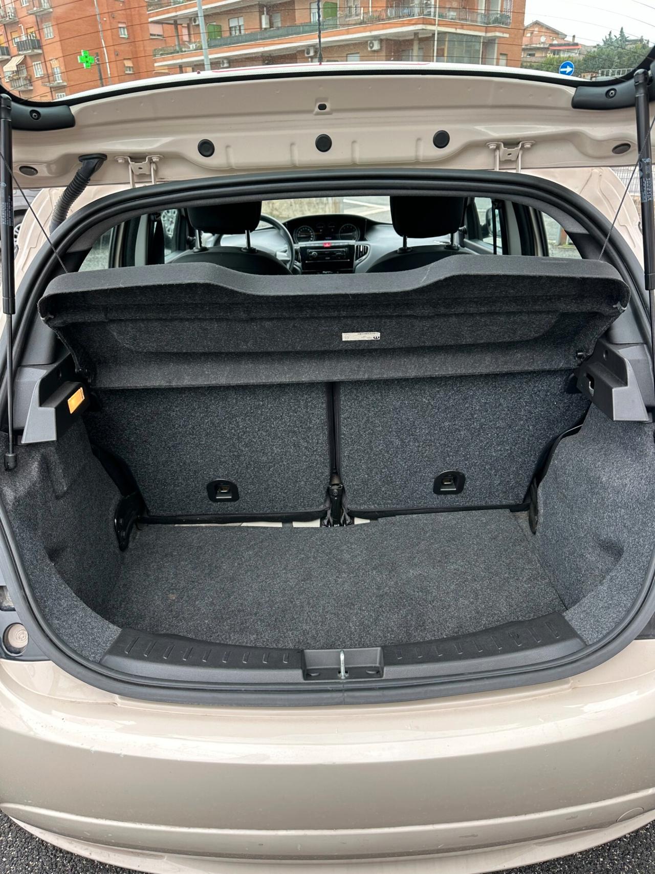 Lancia Ypsilon 70.000KM NEOPATENTATI