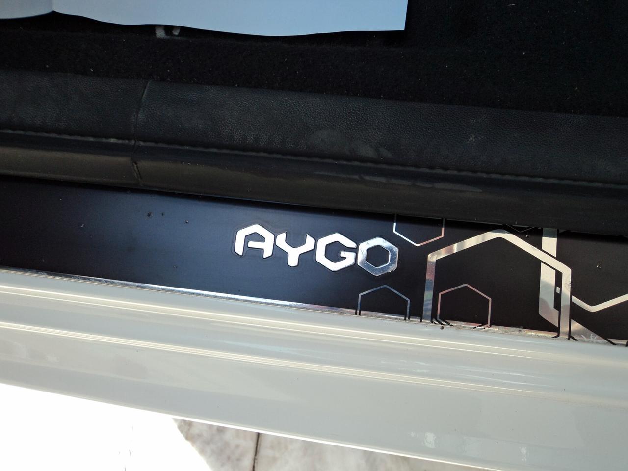 Toyota Aygo Connect 1.0 VVT-i 72 CV 5 porte x-clusiv