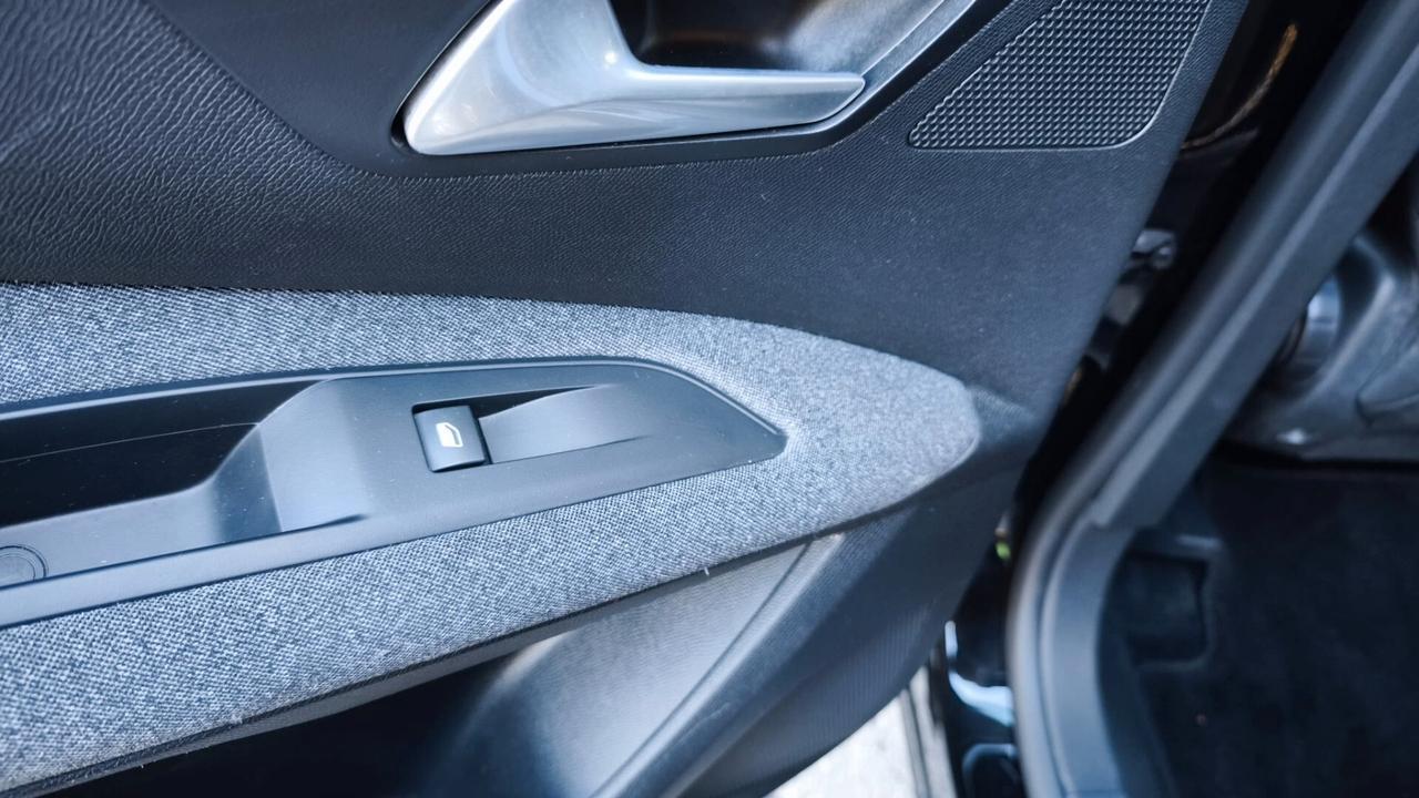 Peugeot 3008 BlueHDi 130 S&S EAT8 Active Pack