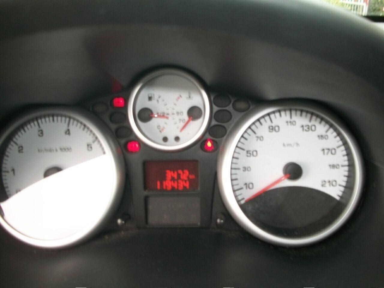 Peugeot 206 MODELLO PIU,, CC 1360 BENZINA EURO 05 SI NUOVI PATENTATI KM 119443 GARANZIA UN ANNO