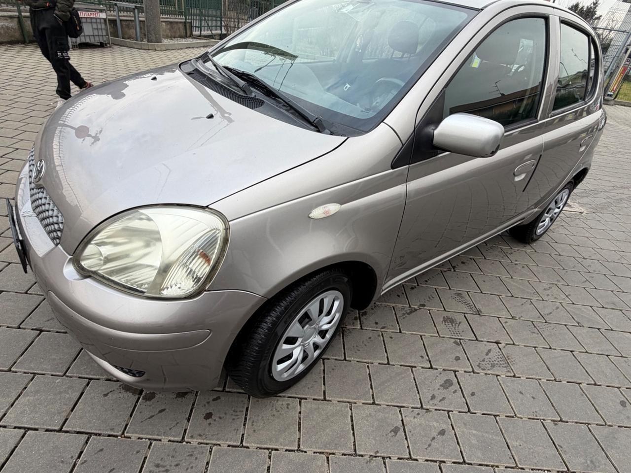 Toyota Yaris 1.0i 16V cat 5 porte Sol