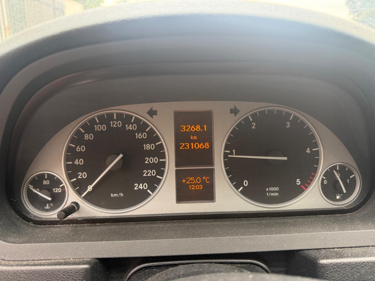 MERCEDES CLASE B 200CDI 140CV INCIDENTATATO